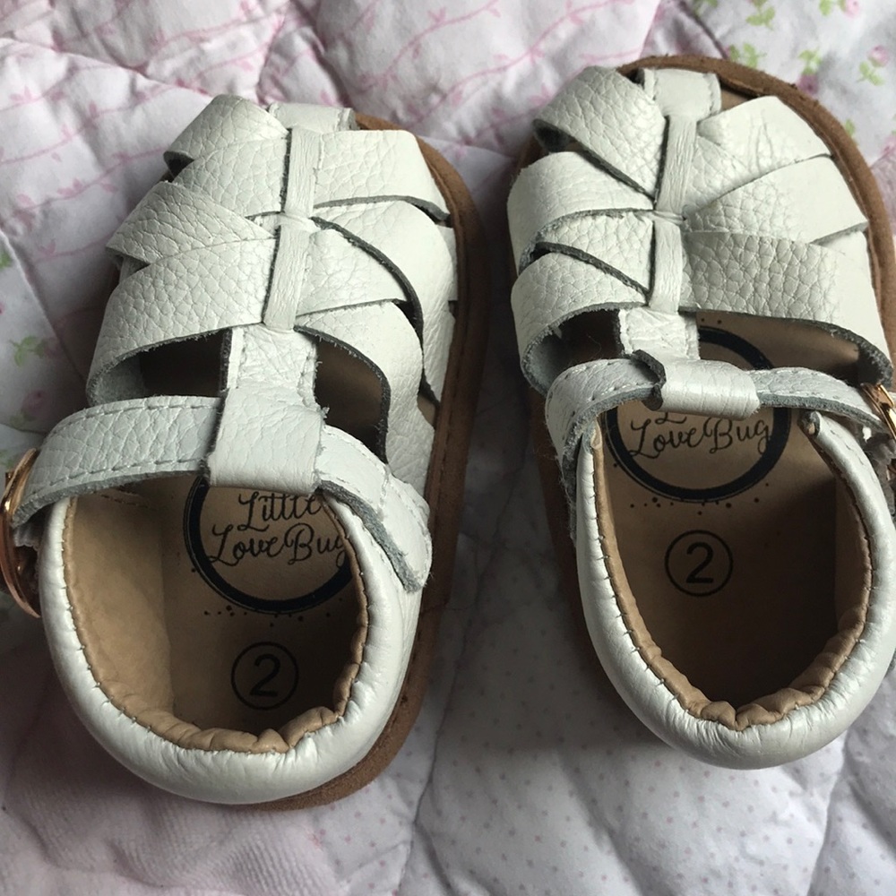 White leather sandals-closed toe